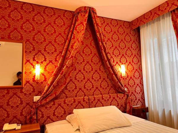 Hotel Canada : photo 6 de la chambre petite chambre double