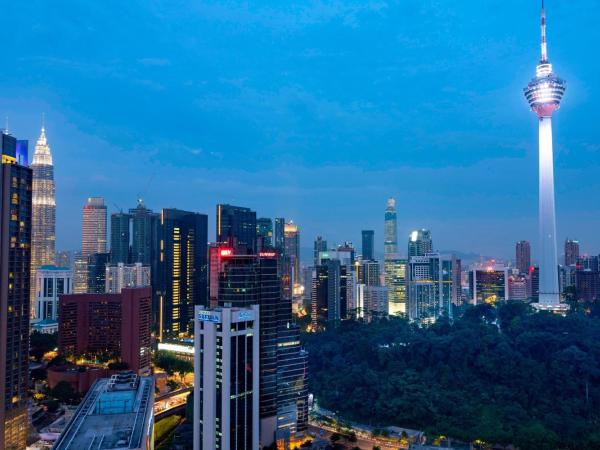 Sheraton Imperial Kuala Lumpur Hotel : photo 6 de la chambre chambre lit king-size - vue sur ville