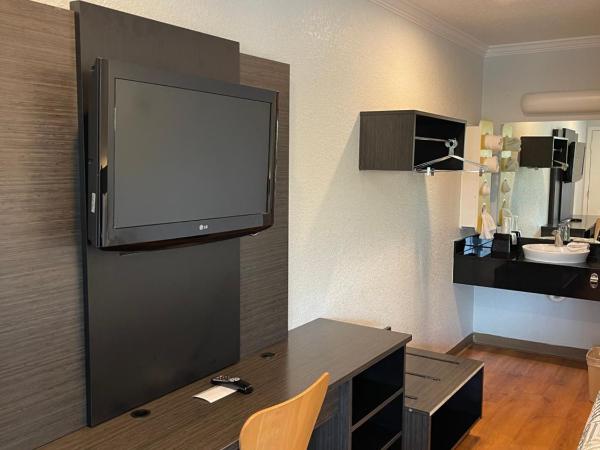 Motel 6 Sacramento, Ca - Downtown : photo 2 de la chambre chambre quadruple