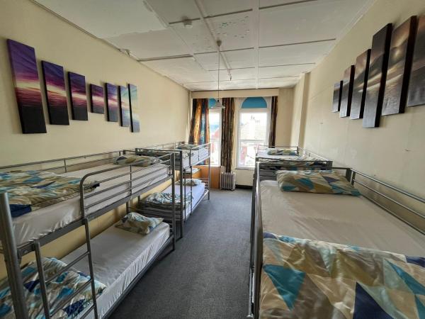 Chalet Backpackers : photo 6 de la chambre lit dans dortoir mixte de 8 lits 