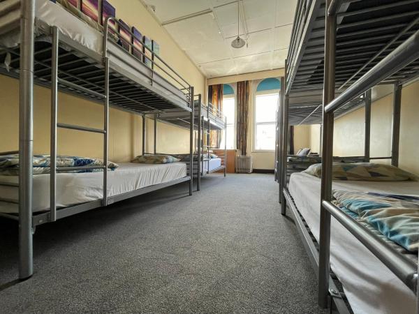 Chalet Backpackers : photo 3 de la chambre lit dans dortoir mixte de 8 lits 