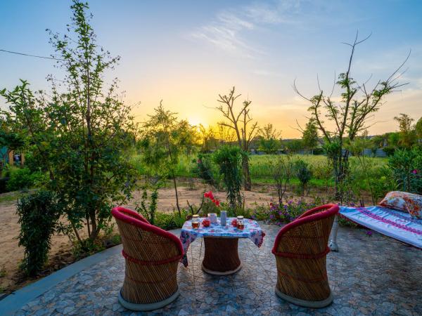 GiriSadan Organic Farm Retreat & Botanical Forest : photo 9 de la chambre chambre familiale - vue sur jardin