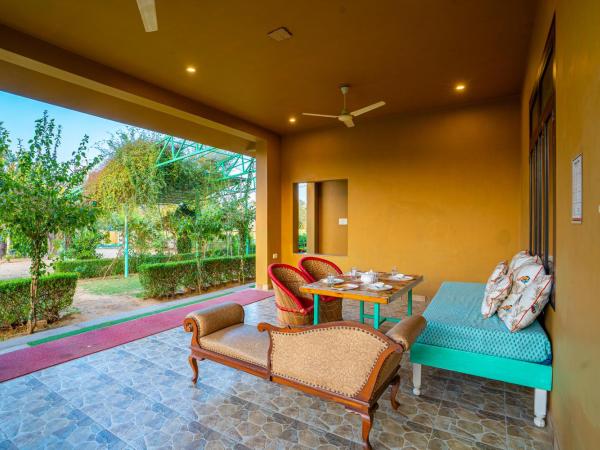 GiriSadan Organic Farm Retreat & Botanical Forest : photo 10 de la chambre chambre supérieure avec 2 lits queen-size