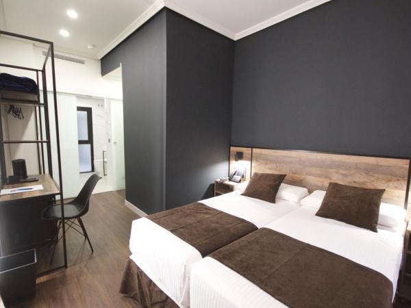 Hotel BH San Francisco Alicante : photo 4 de la chambre chambre lits jumeaux plus - vue sur ville