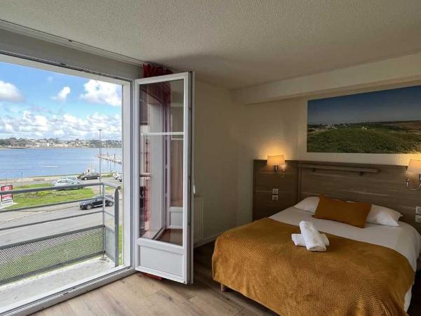 Couett'Htel Brest : photo 1 de la chambre chambre double avec balcon - vue sur mer
