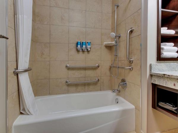 Drury Inn & Suites Columbus Polaris : photo 5 de la chambre suite lit king-size supérieure avec canapé-lit et baignoire - adaptée aux personnes malentendantes