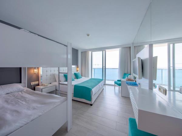 Le Bleu Hotel & Resort Kusadasi : photo 1 de la chambre chambre double avec lit d'appoint