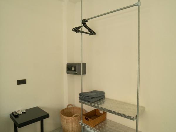 Splash Bar and Guesthouse : photo 2 de la chambre chambre double ou lits jumeaux avec balcon