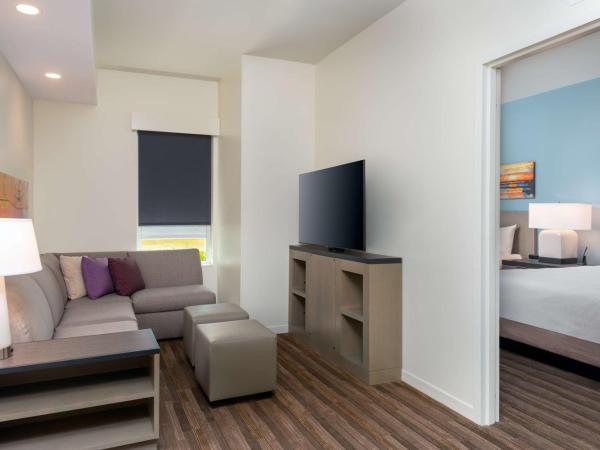 Hyatt House Orlando Airport : photo 1 de la chambre one-bedroom suite with two queen beds with kitchen and sofa bed