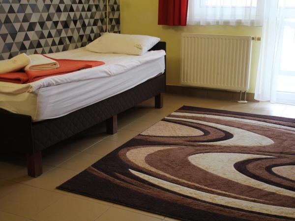 Auguszta Hotel és Diákszálló : photo 4 de la chambre chambre simple Économique