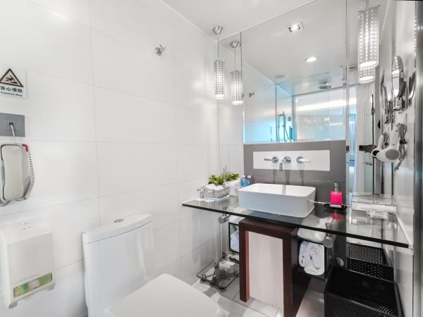 The Pavilion Century Tower (Huaqiang NorthBusiness Zone) : photo 6 de la chambre chambre supérieure lit queen-size