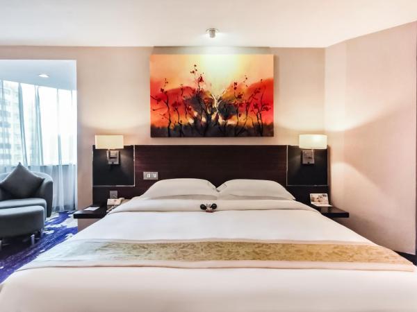 The Pavilion Century Tower (Huaqiang NorthBusiness Zone) : photo 2 de la chambre chambre affaires lit queen-size