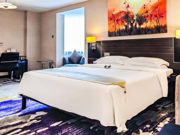 The Pavilion Century Tower (Huaqiang NorthBusiness Zone) : photo 1 de la chambre chambre affaires lit queen-size