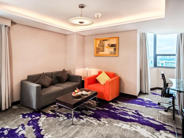 The Pavilion Century Tower (Huaqiang NorthBusiness Zone) : photo 3 de la chambre suite affaires