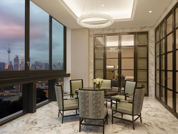The St. Regis Kuala Lumpur : photo 2 de la chambre presidential king suite with lake gardens view