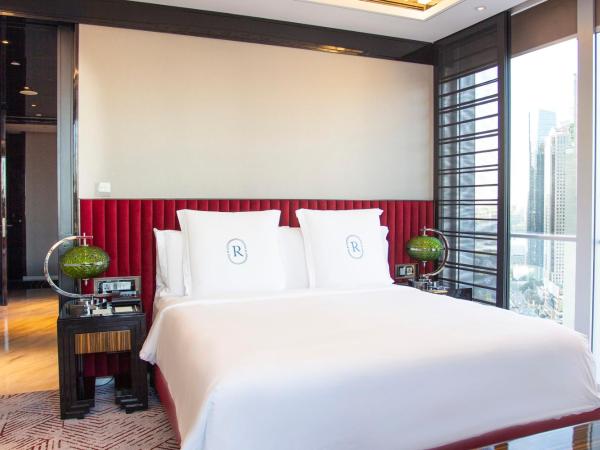 Regent Shanghai Pudong - Complimentary first round minibar per stay - including a bottle of wine - enjoy the internet without any pressure : photo 5 de la chambre suite 1 chambre - vue sur ville