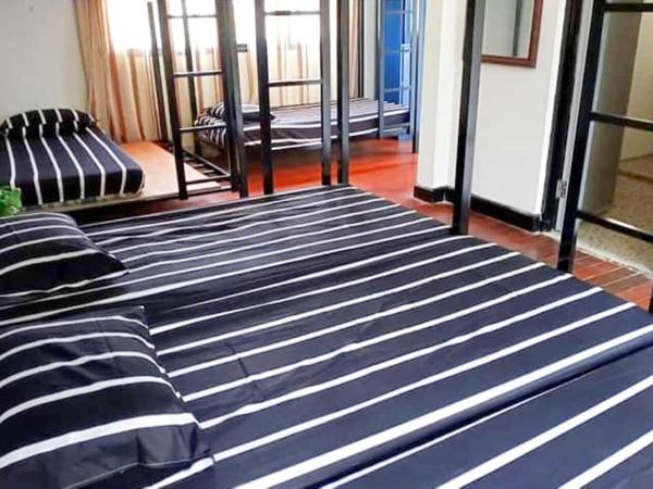 Bagan Pinang Guest House : photo 1 de la chambre chambre quadruple