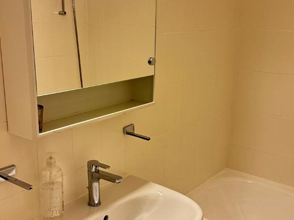 QDB Geneve hyper centre : photo 5 de la chambre chambre double