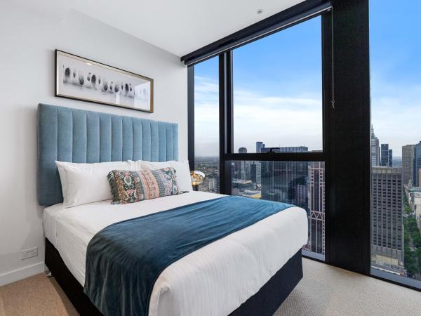 Collins House Apartments by CLLIX : photo 7 de la chambre three-bedroom three-bathroom city view apartment