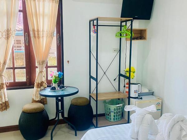 Lanta Grand House : photo 3 de la chambre budget double room with air con (no hot water)