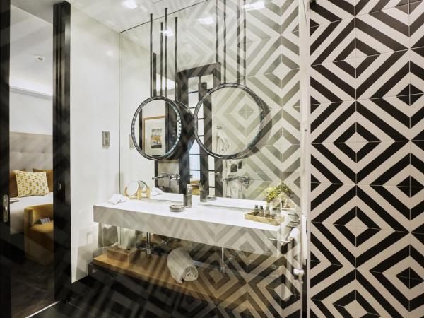 Hotel Regina : photo 4 de la chambre chambre supérieure - vue sur patio