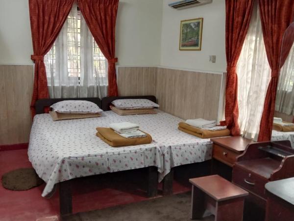 Eden Garden Farm Stay : photo 1 de la chambre chambre double avec balcon