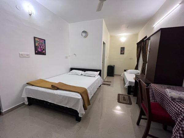 Eden Garden Farm Stay : photo 1 de la chambre chambre triple - vue sur jardin