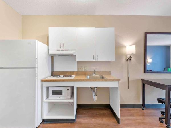 Extended Stay America Suites - Charlotte - Tyvola Rd : photo 5 de la chambre studio avec 1 lit queen-size - accessible aux personnes à mobilité réduite - non-fumeurs