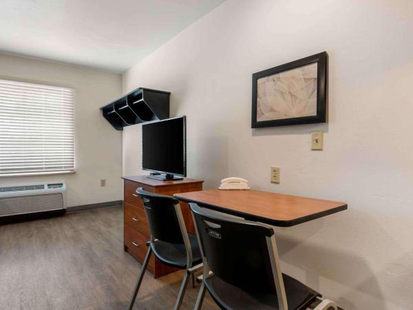 Extended Stay America Select Suites - Orlando - East : photo 3 de la chambre chambre standard lit queen-size