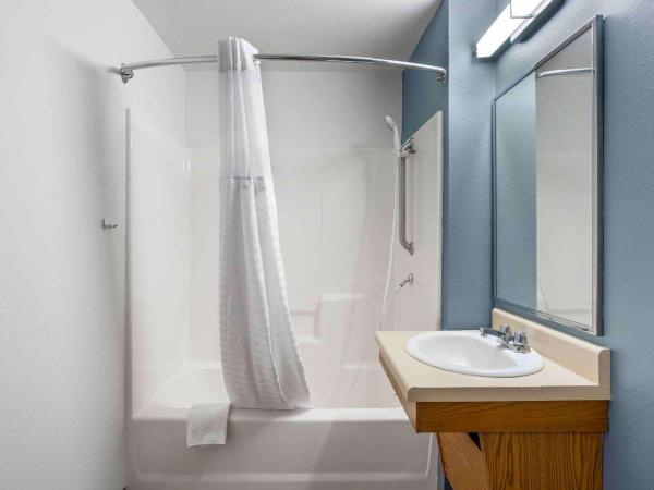 Extended Stay America Suites - Portland - East : photo 5 de la chambre chambre lit king-size