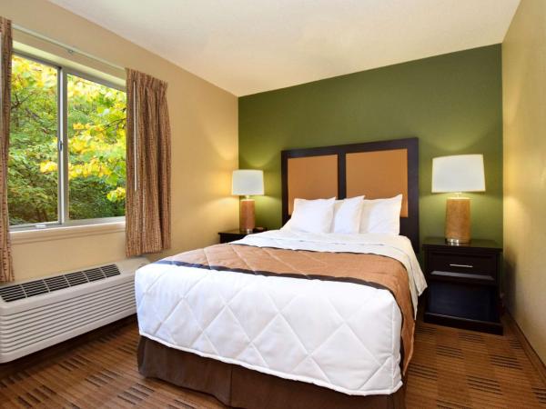 Extended Stay America Suites - Philadelphia - Airport - Bartram Ave : photo 1 de la chambre studio de luxe avec 1 lit queen-size - non-fumeurs