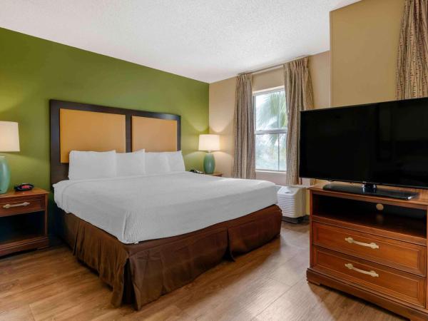 Extended Stay America Suites - Orlando - Convention Center - 6443 Westwood : photo 2 de la chambre studio de luxe avec 1 lit king-size - non-fumeurs
