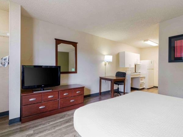 Extended Stay America Select Suites - Orlando - Maitland - 1760 Pembrook Dr : photo 2 de la chambre studio avec 1 lit queen-size - accessible aux personnes à mobilité réduite - non-fumeurs
