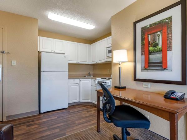 Extended Stay America Suites - Orlando - Maitland - 1776 Pembrook Dr : photo 4 de la chambre studio de luxe avec 1 lit queen-size - non-fumeurs