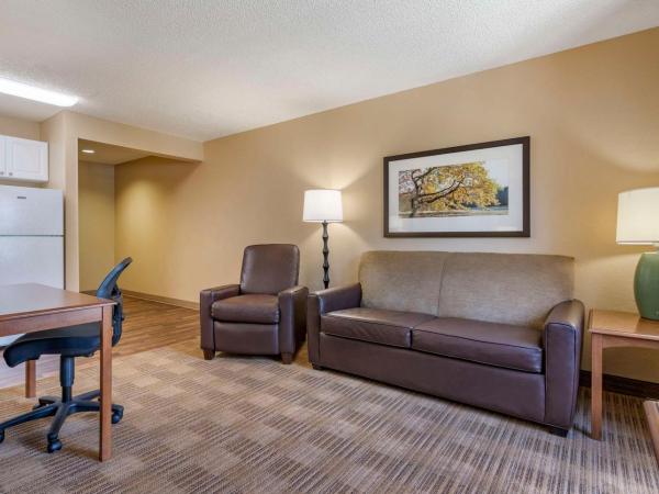 Extended Stay America Suites - Orlando - Maitland - 1776 Pembrook Dr : photo 4 de la chambre studio de luxe avec 1 lit king-size - non-fumeurs