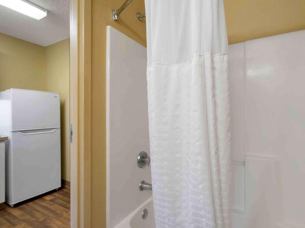 Extended Stay America Suites - Tampa - Airport - Spruce Street : photo 5 de la chambre studio lit queen-size - non-fumeurs
