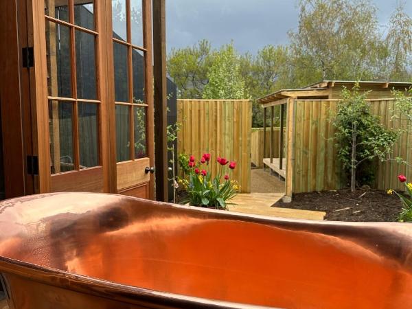 Old Bishop's Quarters Heritage, Modern & Unique Accommodation : photo 6 de la chambre premium cottage