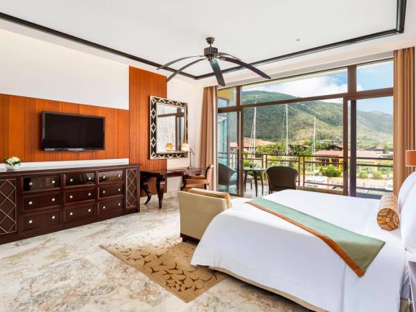The St. Regis Sanya Yalong Bay Resort : photo 7 de la chambre king room with balcony and island view