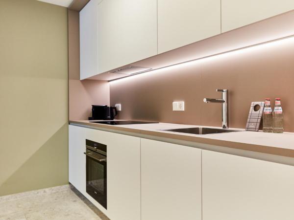 Résidence du Lys - Perrin Apartments : photo 7 de la chambre appartement avec balcon