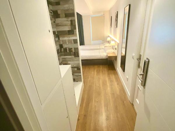 Far Home Gran Vía : photo 3 de la chambre chambre triple avec salle de bains privative