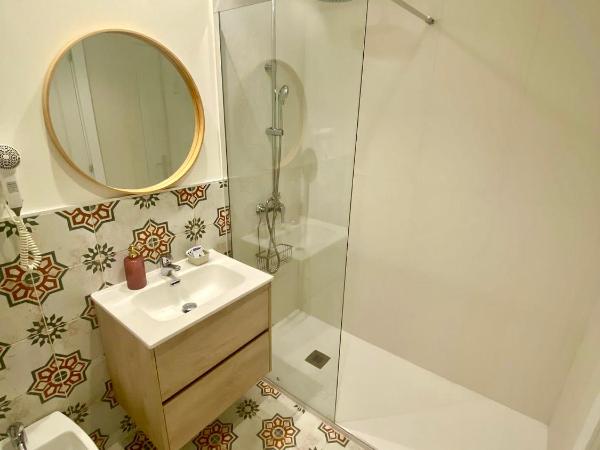 Far Home Gran Vía : photo 6 de la chambre chambre triple avec salle de bains privative