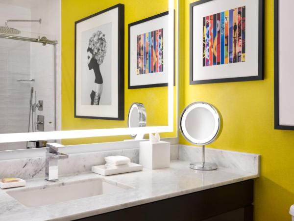 Hilton Motif Seattle : photo 1 de la chambre chambre king avec vue sur les toits de la ville