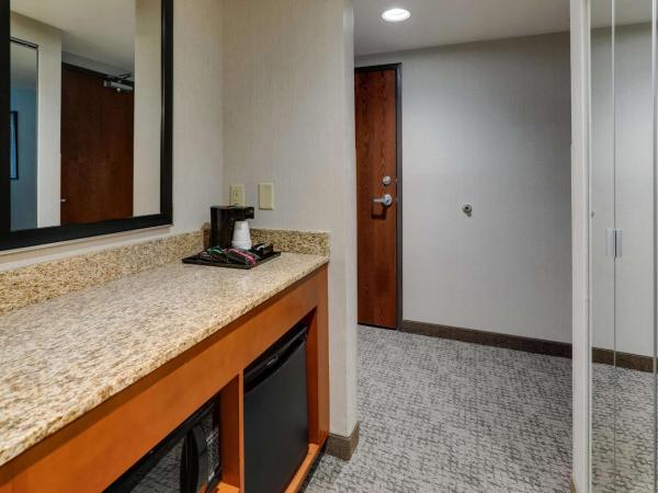 Drury Inn & Suites Phoenix Airport : photo 4 de la chambre chambre lit king-size deluxe - Étage