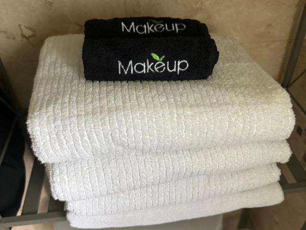 Santoniri private room : photo 5 de la chambre chambre double avec salle de bains privative