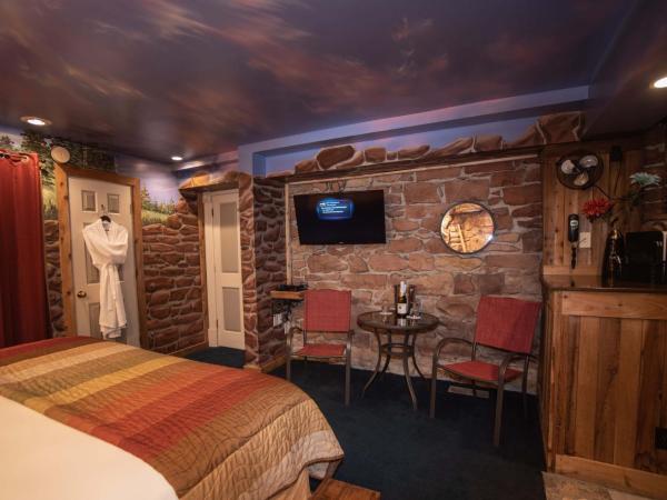 The Anniversary Inn - South Temple : photo 4 de la chambre chambre lit queen-size - vue sur jardin