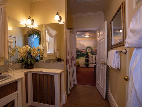 The Anniversary Inn - South Temple : photo 3 de la chambre chambre lit king-size - vue sur mer