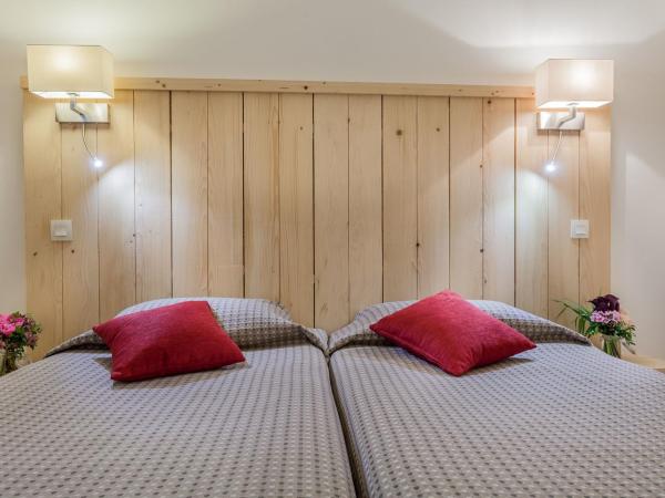 Hôtel Le Compostelle : photo 7 de la chambre chambre lits jumeaux