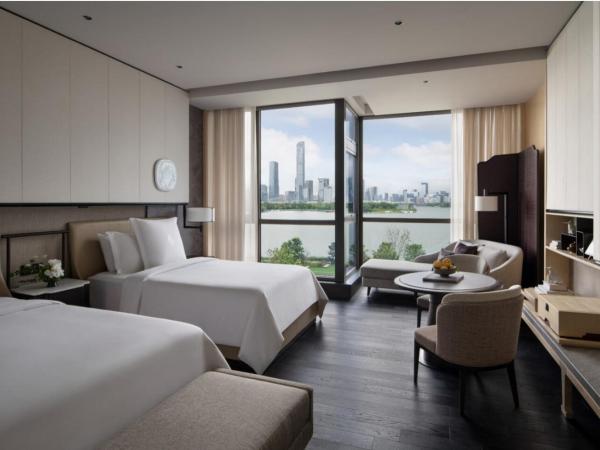 Four Seasons Hotel Suzhou : photo 1 de la chambre deluxe lake view room twin