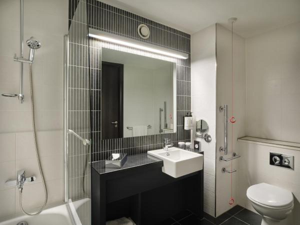 Crowne Plaza Birmingham City, an IHG Hotel : photo 4 de la chambre chambre double standard - accessible aux personnes à mobilité réduite