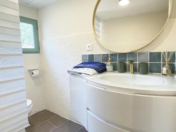 VILLA CANZOMY : photo 3 de la chambre chambre double avec salle de bains privative